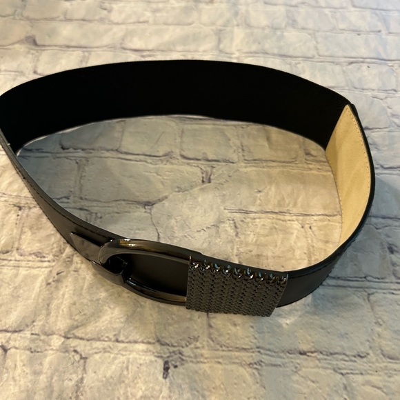 BLACK STRETCH EMBOSSED BUCKLE GUNMETAL WIDE BELT - Picture 2 of 11